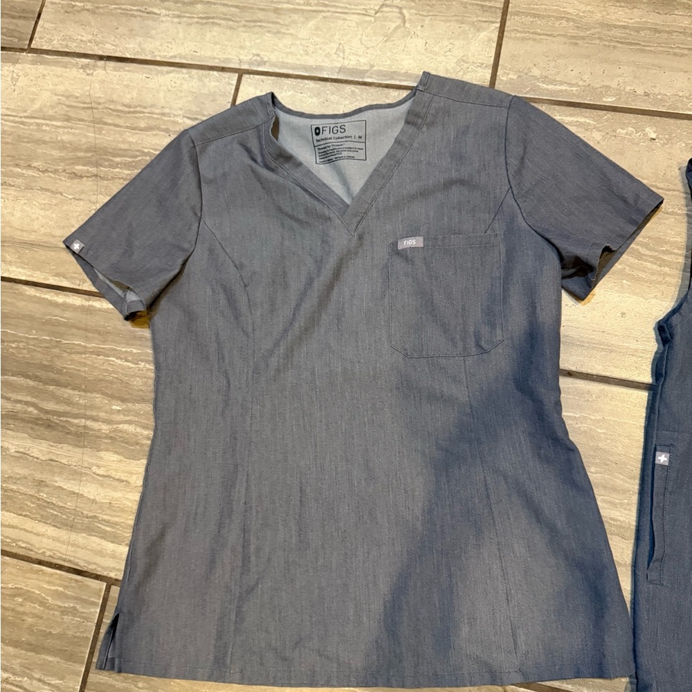 Women’s Figs Scrub Top sz M